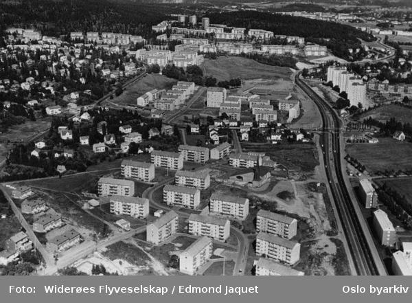 Trondheimsveien-AArvollveien-Lofthusveien-Baard-skolemesters-vei-Traverveien-Eikelundveien.-Tonsen-kirke.-AArvoll-skole.-AArvollia.-Tonsenhagen